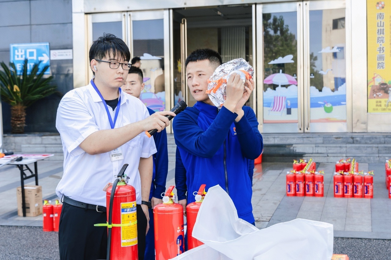 商业地产事业部苏州西园今雨荟项目组织消防演练.jpg